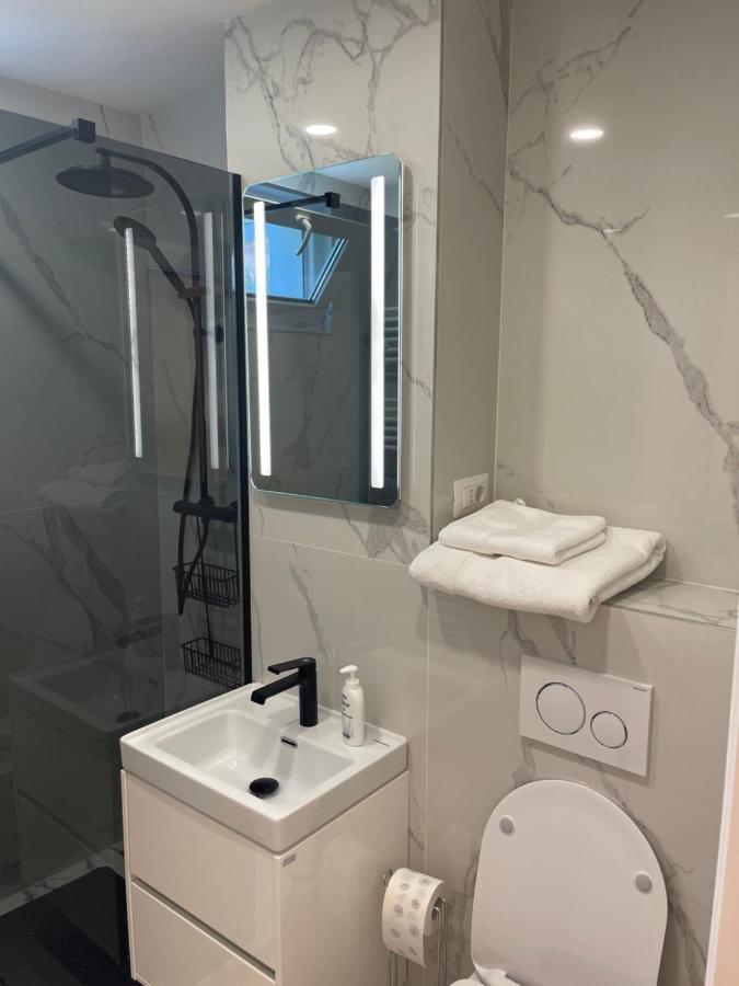 Apartament Incantator In Roman Exterior foto